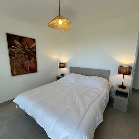 Naia Cani アパート *